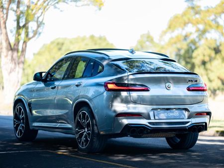 2021-BMW-X4-M-Competition_4