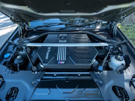 2021-BMW-X4-M-Competition_8