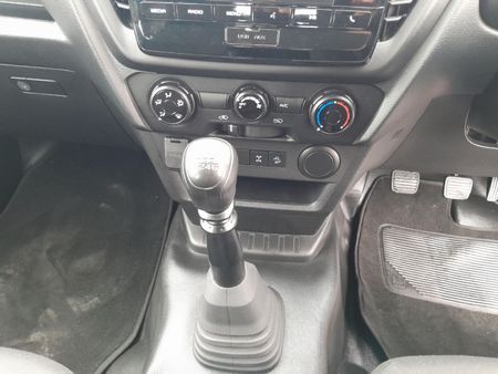 2024-Isuzu-D-Max-19-DDI-HR-Extended-Cab_9