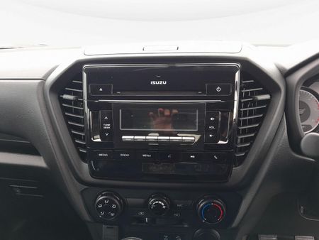 2024-Isuzu-D-Max-19-DDI-HR-Extended-Cab_10