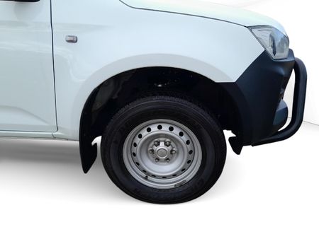 2024-Isuzu-D-Max-19-DDI-HR-Extended-Cab_13