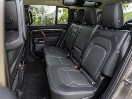 2023-Land-Rover-Defender-110-D300-HSE-X-Dynamic_14