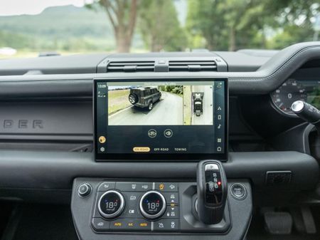 2023-Land-Rover-Defender-110-D300-HSE-X-Dynamic_15