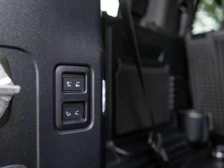 2023-Land-Rover-Defender-110-D300-HSE-X-Dynamic_16