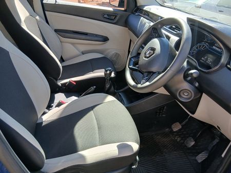 2021-Renault-Triber-10-Expression_9
