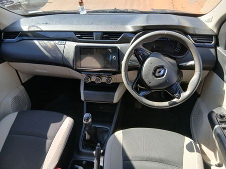 2021-Renault-Triber-10-Expression_8