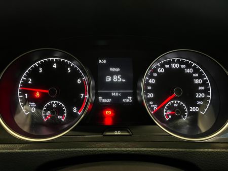 2018-Volkswagen-Golf-VII-10-TSI-Trendline_9