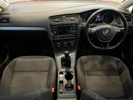 2018-Volkswagen-Golf-VII-10-TSI-Trendline_10