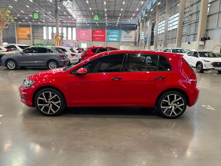 2018-Volkswagen-Golf-VII-10-TSI-Trendline_3