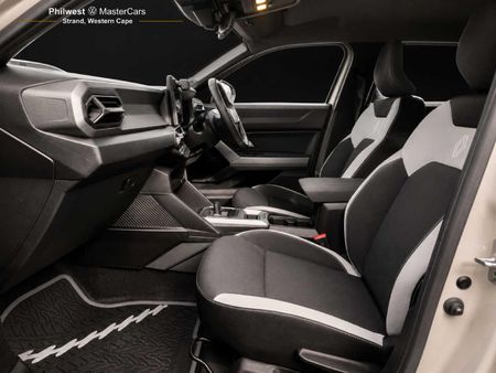 2025-Renault-Duster-13T-Intens-EDC_21