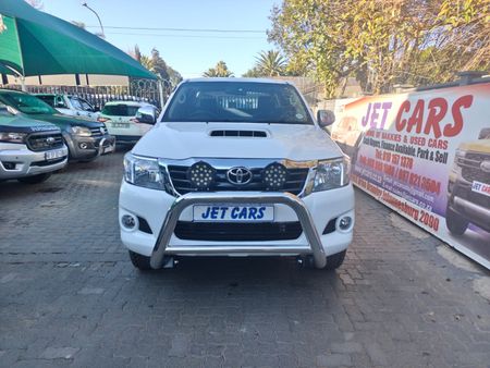 2012-Toyota-Hilux-30-D-4D-Raider-Xtra-Cab_1