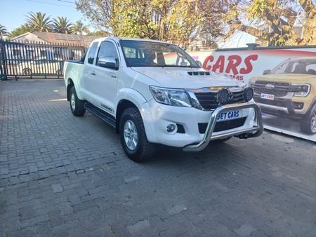 2012-Toyota-Hilux-30-D-4D-Raider-Xtra-Cab_2