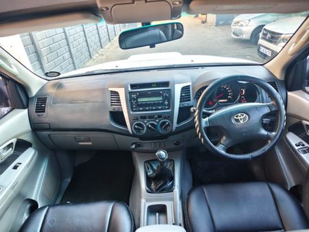 2012-Toyota-Hilux-30-D-4D-Raider-Xtra-Cab_3