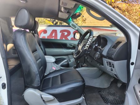 2012-Toyota-Hilux-30-D-4D-Raider-Xtra-Cab_4