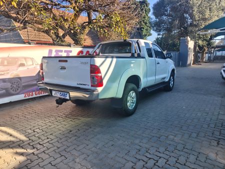 2012-Toyota-Hilux-30-D-4D-Raider-Xtra-Cab_6