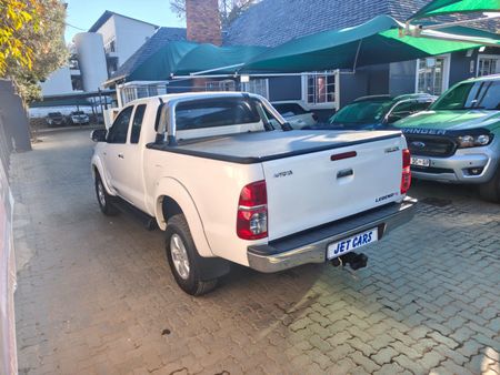 2012-Toyota-Hilux-30-D-4D-Raider-Xtra-Cab_8