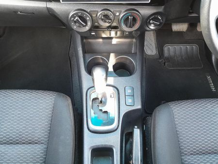 2018-Toyota-Hilux-24-GD-6-SRX-4x4-Auto-Double-Cab_10