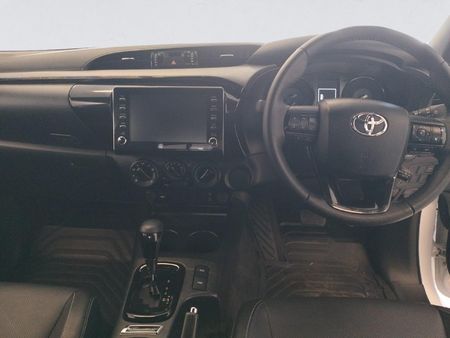 2025-Toyota-Hilux-28-GD-6-RB-Legend-55-Auto-Extended-Cab_7