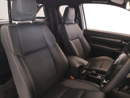 2025-Toyota-Hilux-28-GD-6-RB-Legend-55-Auto-Extended-Cab_8