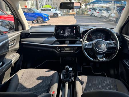 2025-Suzuki-Swift-12-GLX_9