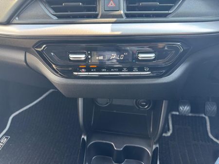 2025-Suzuki-Swift-12-GLX_14