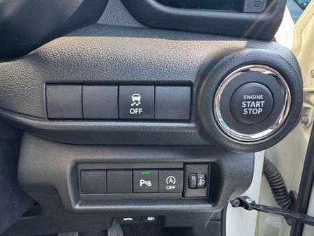 2025-Suzuki-Swift-12-GLX_15