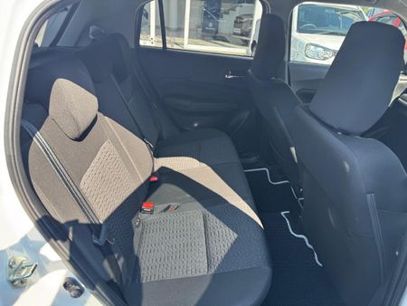 2025-Suzuki-Swift-12-GLX_17