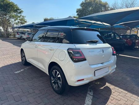 2025-Suzuki-Swift-12-GLX_4