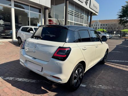 2025-Suzuki-Swift-12-GLX_6