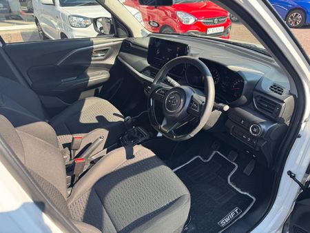 2025-Suzuki-Swift-12-GLX_8