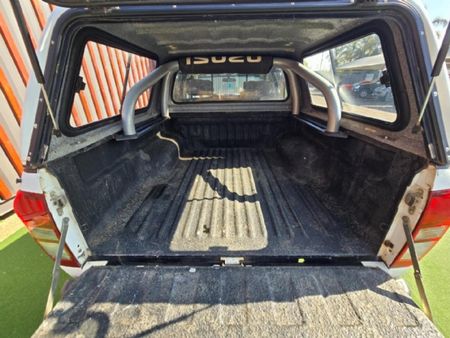 2013-Isuzu-KB-250D-Teq-Double-Cab-4x4-LE_8