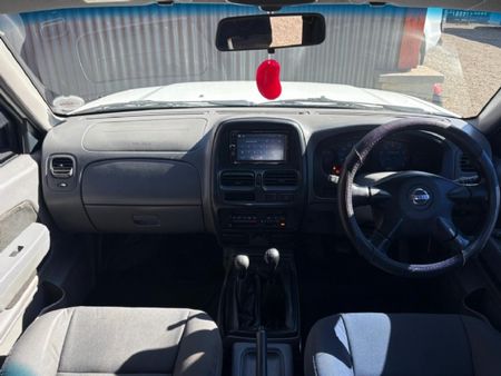 2015-Nissan-NP300-24i-4x4-Double-Cab_9