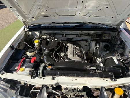 2015-Nissan-NP300-24i-4x4-Double-Cab_12