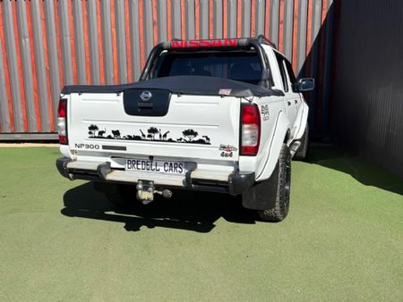 2015-Nissan-NP300-24i-4x4-Double-Cab_6