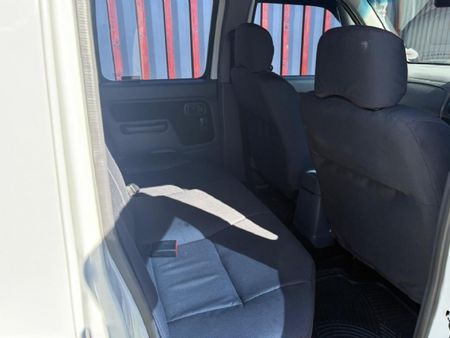 2015-Nissan-NP300-24i-4x4-Double-Cab_8