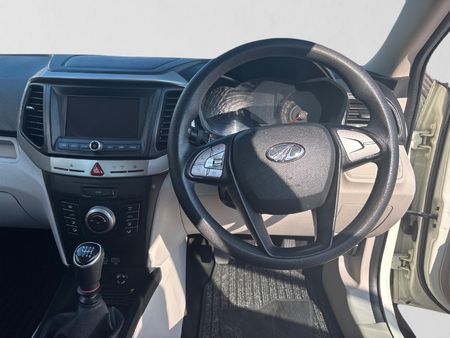 2020-Mahindra-XUV-300-15D-W6_13