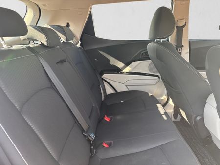 2020-Mahindra-XUV-300-15D-W6_16
