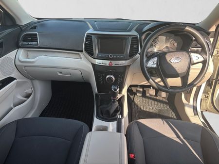 2020-Mahindra-XUV-300-15D-W6_17
