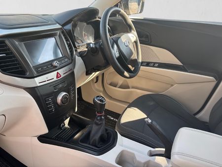 2020-Mahindra-XUV-300-15D-W6_18