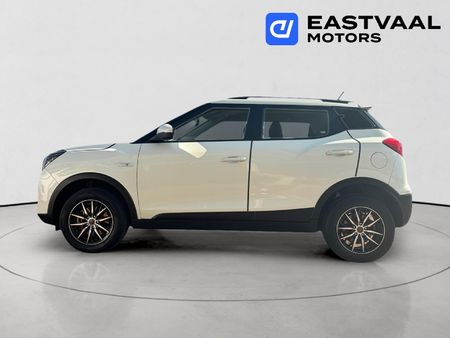 2020-Mahindra-XUV-300-15D-W6_3