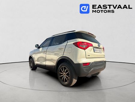 2020-Mahindra-XUV-300-15D-W6_4