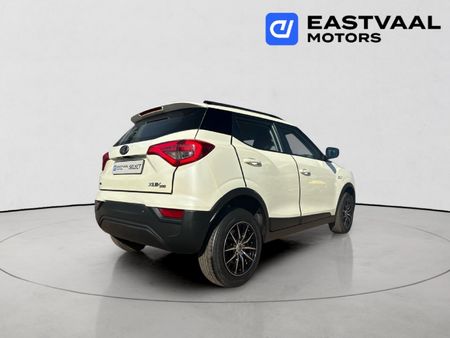 2020-Mahindra-XUV-300-15D-W6_6