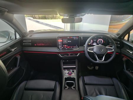 2025-Volkswagen-Tiguan-20TDI-R-Line-4Motion_9