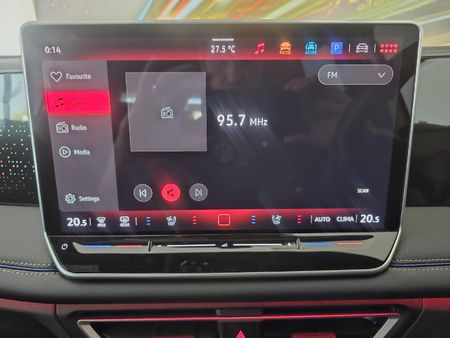 2025-Volkswagen-Tiguan-20TDI-R-Line-4Motion_12