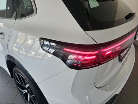2025-Volkswagen-Tiguan-20TDI-R-Line-4Motion_13