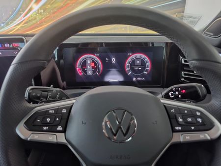 2025-Volkswagen-Tiguan-20TDI-R-Line-4Motion_14