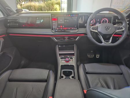 2025-Volkswagen-Tiguan-20TDI-R-Line-4Motion_15