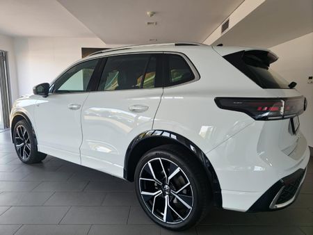 2025-Volkswagen-Tiguan-20TDI-R-Line-4Motion_1