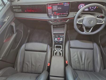 2025-Volkswagen-Tiguan-20TDI-R-Line-4Motion_8