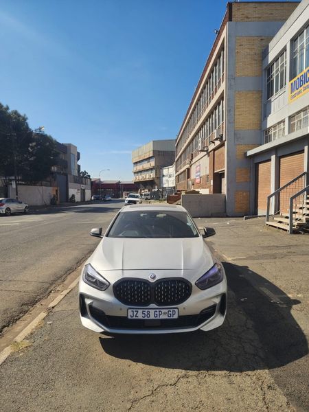 2023-BMW-1-Series-118i-M-Sport_0